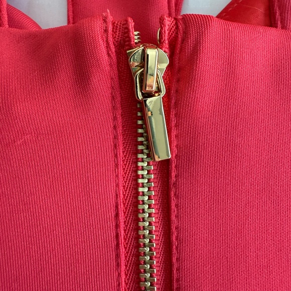 Red Polyester Garment - Picture 4 of 9